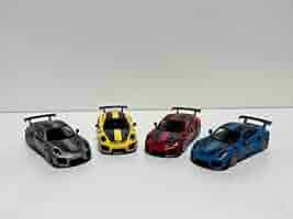 Bburago ブラーゴ　1/18 PORSCHE ポルシェ 911 2台セット Bburago ブラーゴ 1/18 PORSCHE ポルシェ 911 2台セット Amazon