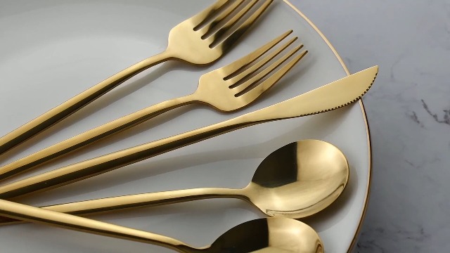 Set Posate 24 Pezzi Per 6 Persone In Acciaio Inox Oro - Cucchiai, Forchette, Coltelli, Cucchiaini - Elegante Scatola Regalo Per Matrimonio E Casa - 2