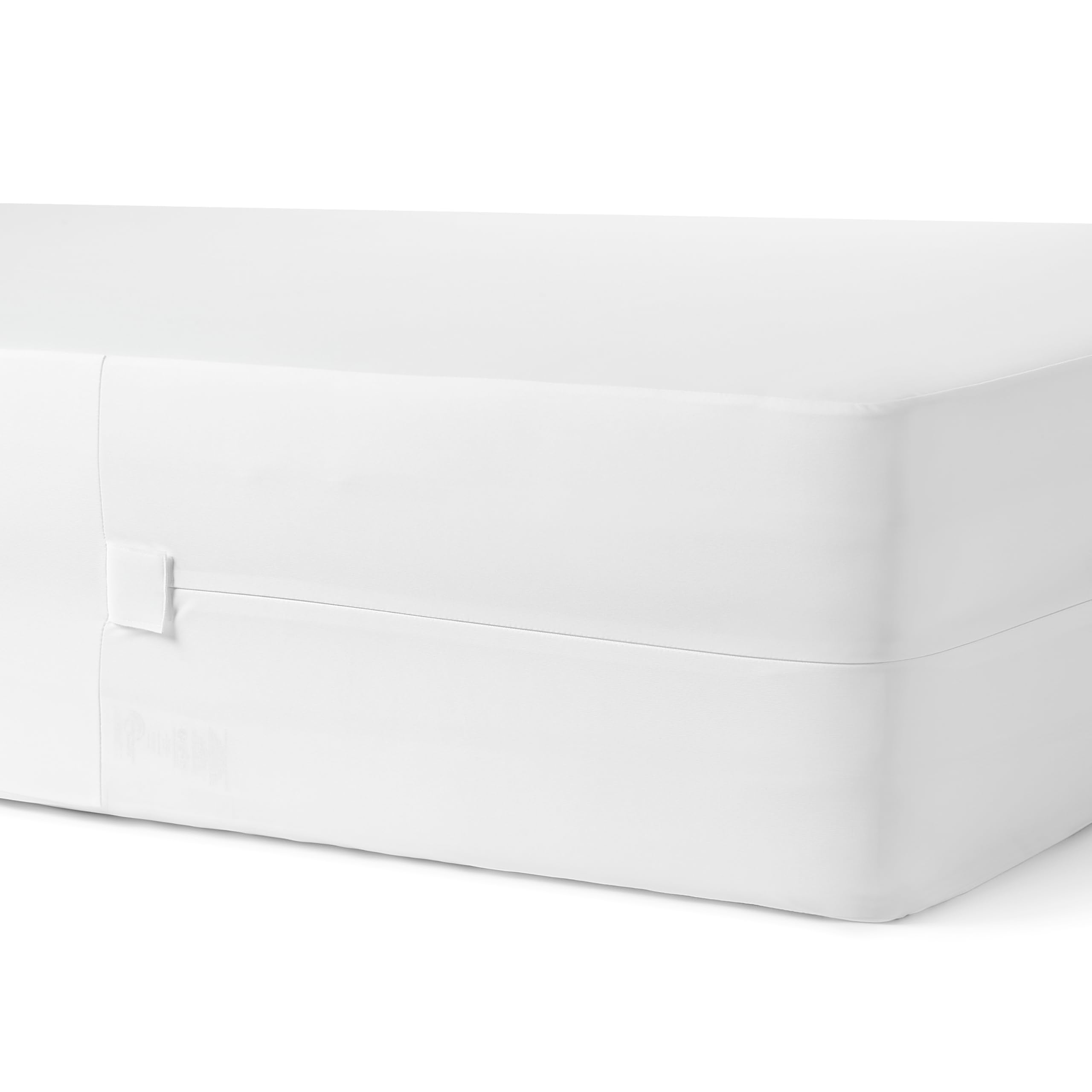 Amazon Basics Coprimaterasso con chiusura lampo, impermeabile e a prova di cimici, Piazze Francese, 140 x 200 x 30 cm, Bianco