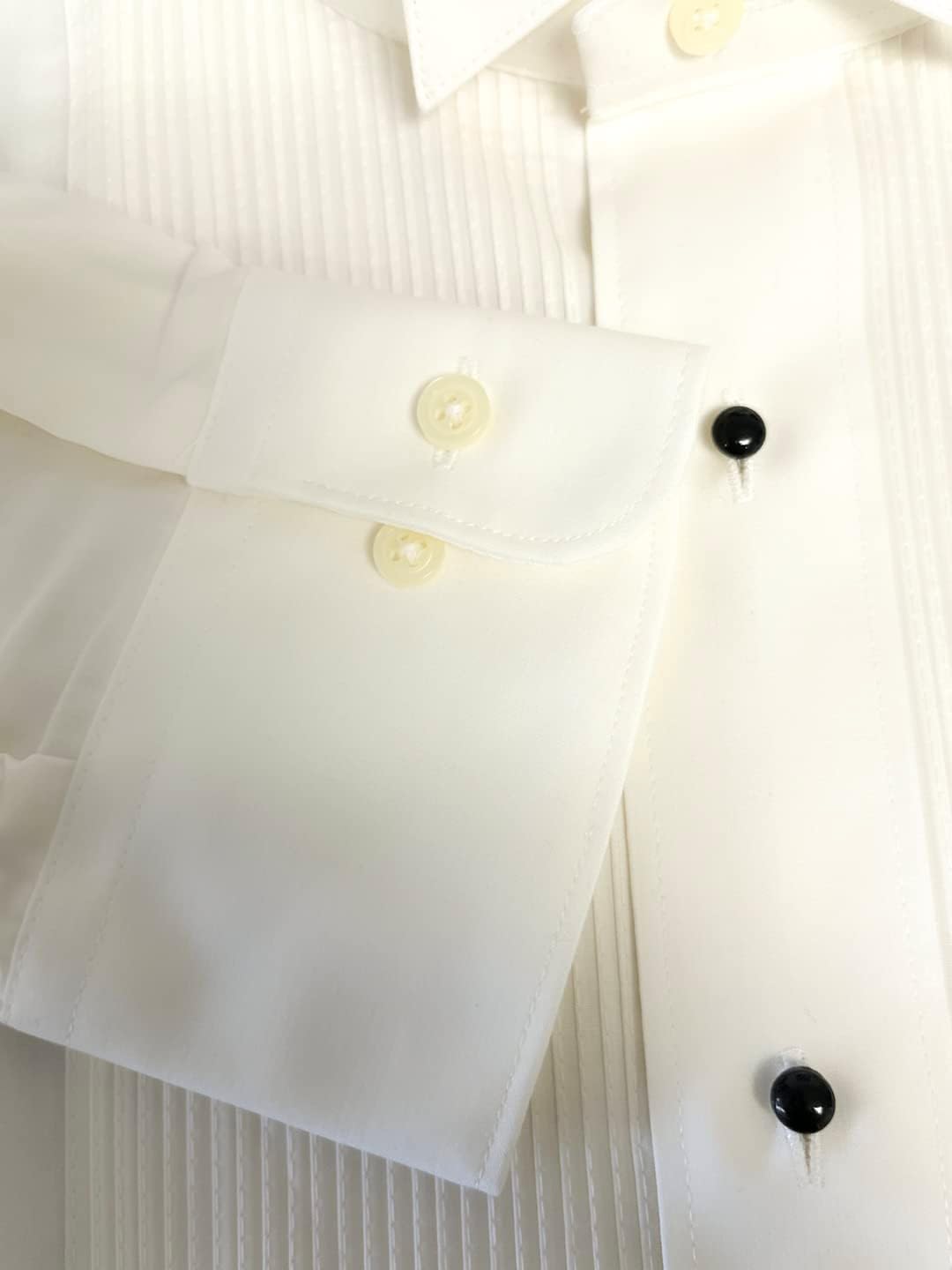 Mens Wing Collar Tuxedo Shirt with Bowtie, 1/8" Pleat & Convertible Cuffs - Image 6