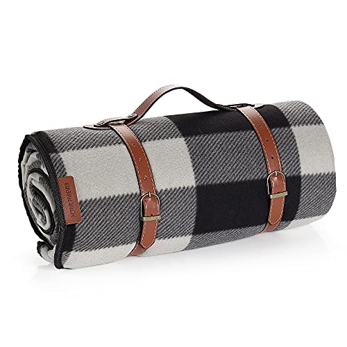 8 Best Picnic Blankets Of 2022 (For The Park, The Beach Or Days Out)