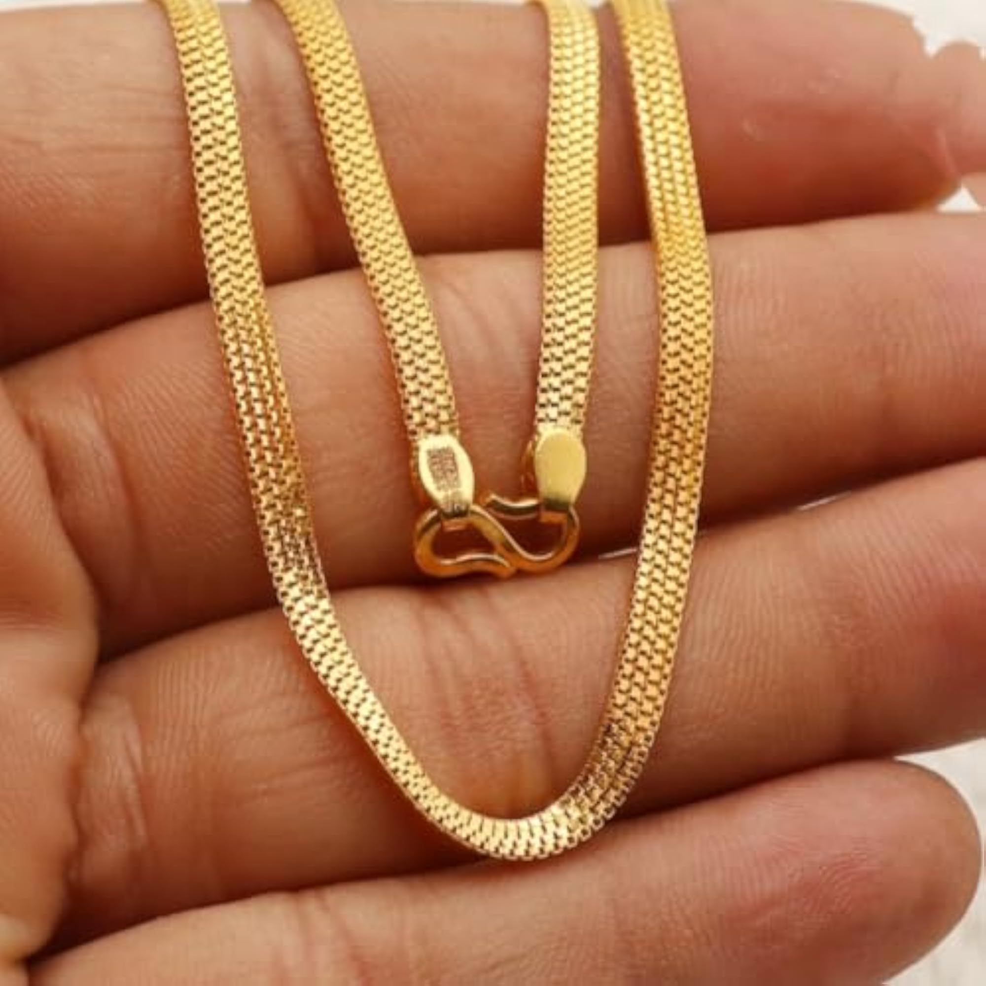Trendy Gold Plated Unisex Necklace for Gifting