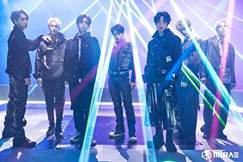 Miniatura 6 de Mirae Killa 1er mini álbum versión futura CD+1p póster+fotolibro+1p fotografia+1p tarjeta de pie, 1p post+1p tarjeta Mirae + 1p marco de fotos,