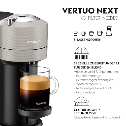 Foto von Krups XN911B Nespresso Vertuo Next Kaffeemaschine mit Aerroccino Milchaufschäumer | 1,7 L Wassertank | Kapselerkennung durch Barcode | 5 Tassengrößen | aus 54 % recyceltem Kunststoff | Hellgrau