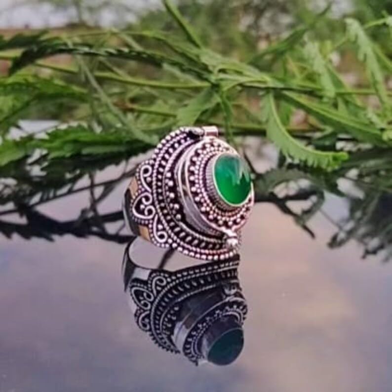 Natural Green Onyx Ring, Poison Box Ring, Green Gemstone Ring, Poisoner Ring, Handmade Poison Ring, Secret Message Ring, Small Box Ring, Birthday Gifts, Dainty Ring, Pillbox Ring, Green Onyx Jewelry
