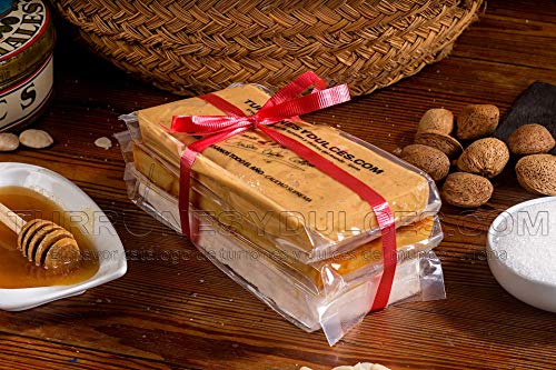 Lote de 3 Turrones artesanos 'La Terreta', 900 gramos – Turrones Fabián - Pack de Turrón (3 x 300 gramos). Formado por 3 barras o tabletas de Turrón artesano: Jijona blando, Alicante duro y Yema Tostada. Denominación de Origen Jijona-Alicante. Envuelto para regalo - Principales Ingredientes: Turrón de Alicante; Almendra (65%), Miel (21%). Turrón de Jijona; Almendra tostada (70%), miel (19%). Turrón de Yema Tostada; Almendra (32%), yema de huevo (16%) - Elaborado En Jijona, Alicante.