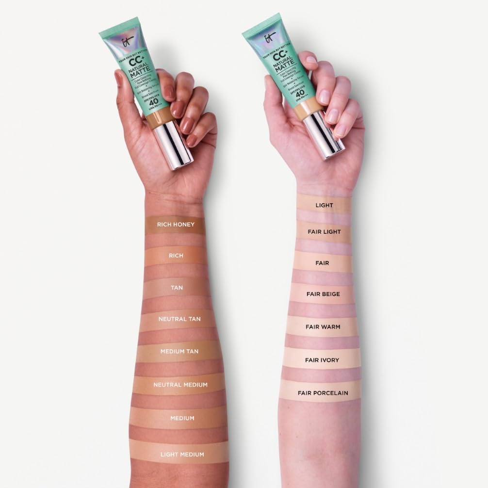 IT COSMETICS, CC+ Crème Natural Matte SPF 40, Haute Couvance et Contrôle de Brillance, Peaux Mixtes à Grasses, Avec Sérum Équilibrant à l'Acide Hyaluronique, Your Skin But Better, 32 ml