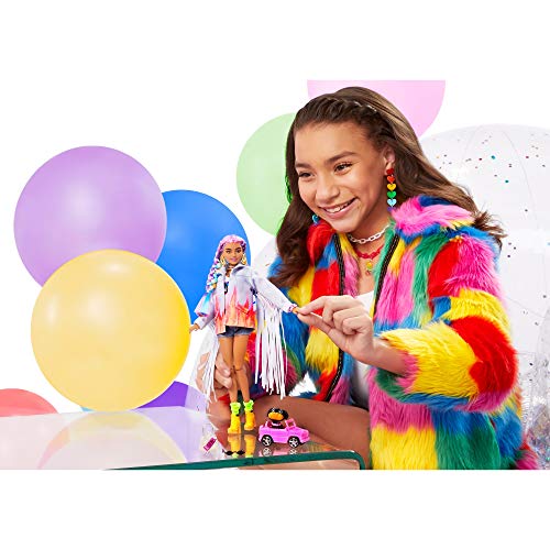 Barbie GRN29 - Extra Puppe mit geflochtenem Regenbogen-Zopf, langer Jeans-Jacke, Hündchen, Regenbogenzöpfen… – Bild 3