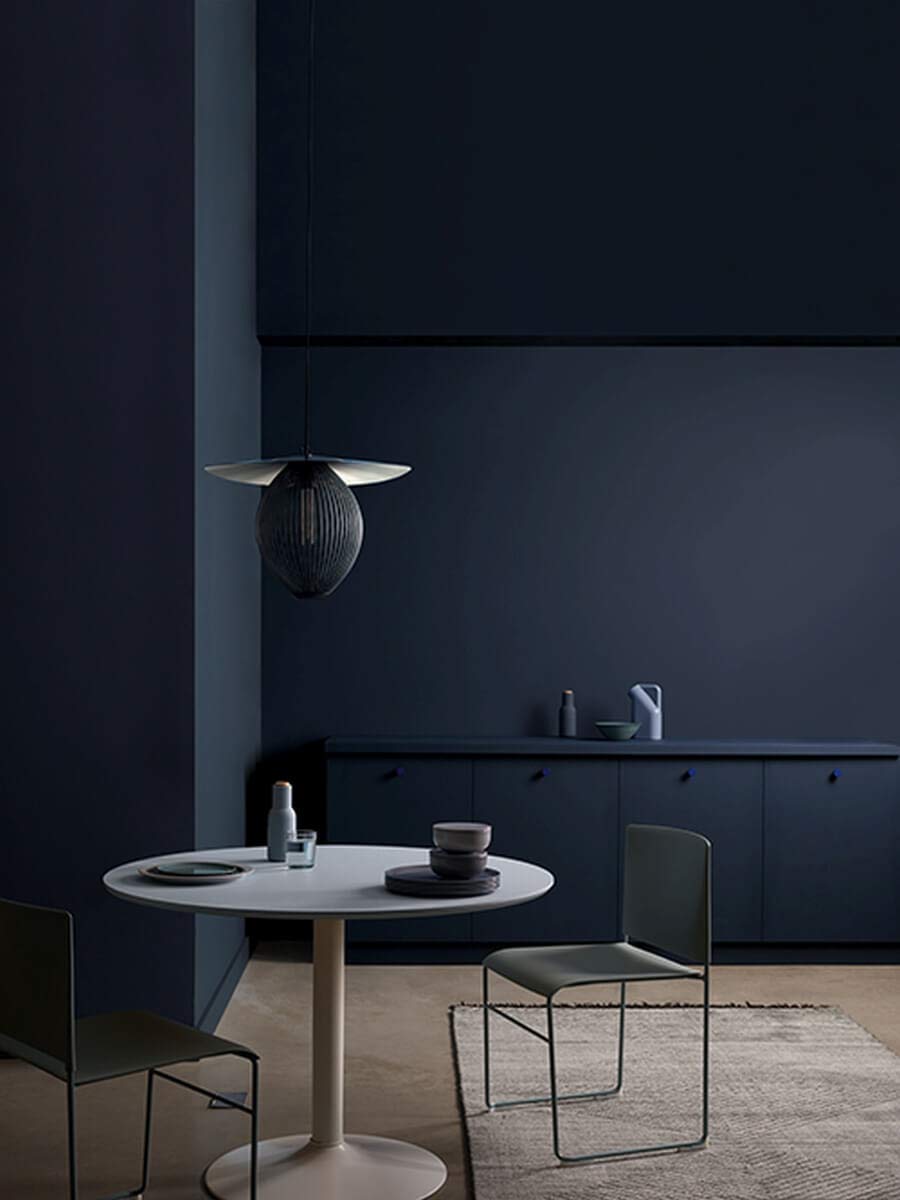 Crown Peinture à émulsion Multi-surfaces Pour Salle De Bain 2,5 L Facile à Nettoyer Avec MOULDGUARD Formule Résistante Aux Taches Et Au Gommage Bleu Marine