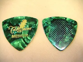 @ピック タカミネ トライアングル ミディアム 5枚 TAKAMINE 緑 グリーンパール柄 P1G-M 滑り止め付