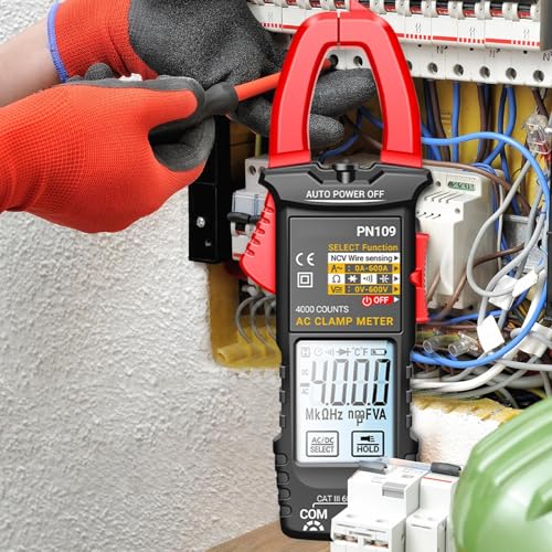 Multimètre à pince pour tester une batterie automobile en panne