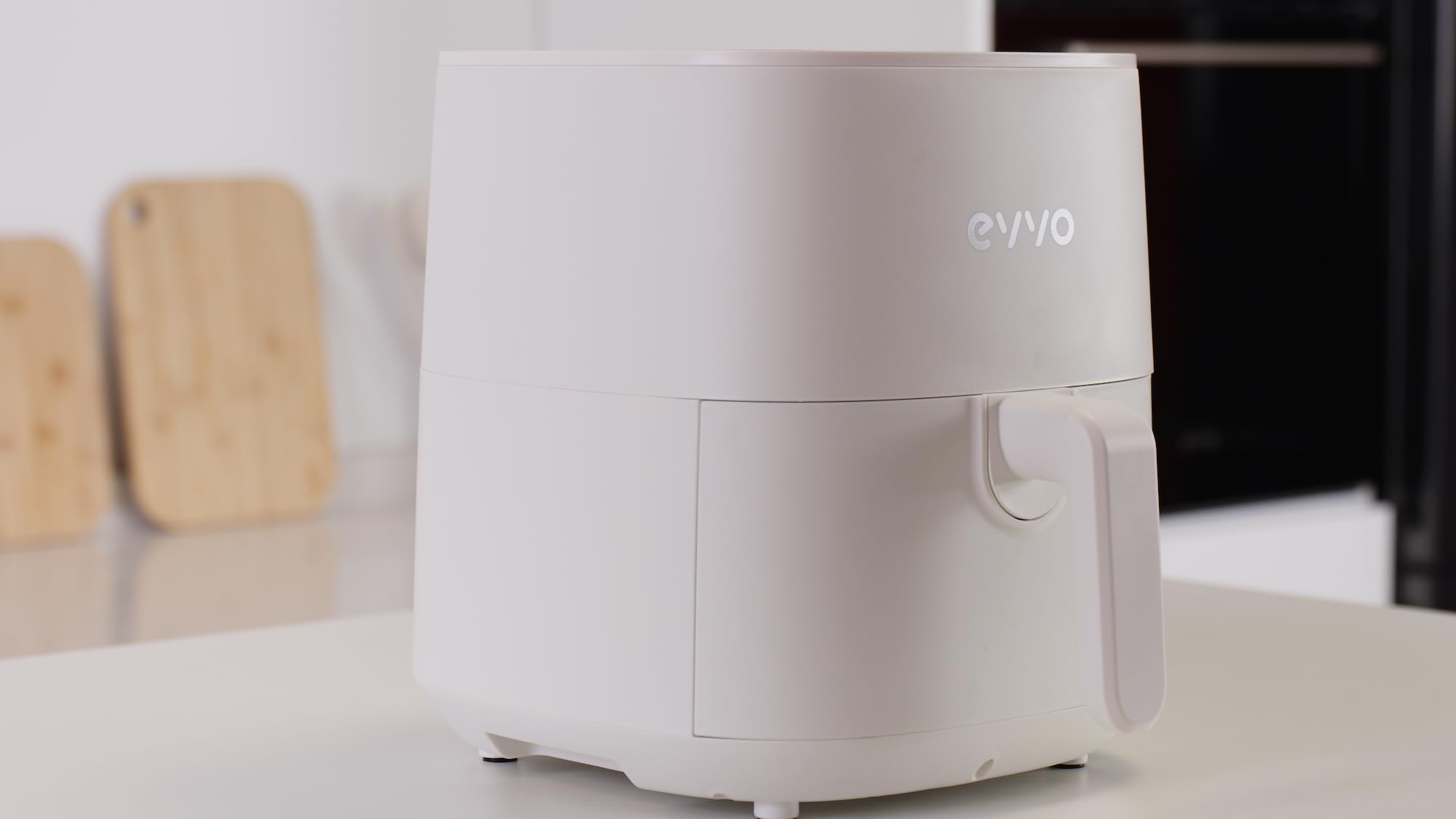 EVVO Freidora Aire Sin Aceite de 6L, 1700W, Recipiente Antiadherente, Tecnología Dual Cyclone, Multifunción, Hornea, Deshidrata, Descongela, Hasta 200º, Apagado Automático (Color Blanco)