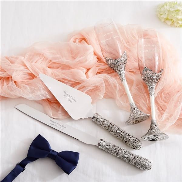 Miniatura 4 de THINGS REMEMBERED Juego de servidor personalizado para pasteles de filigrana con joyas de la Fifth Avenue, 2 piezas, caja de regalo incluida