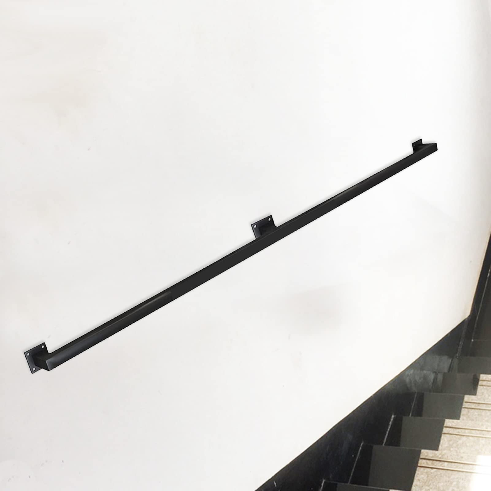 Rampe en fer forgé pour sécuriser l'escalier du jardin et de la maison
