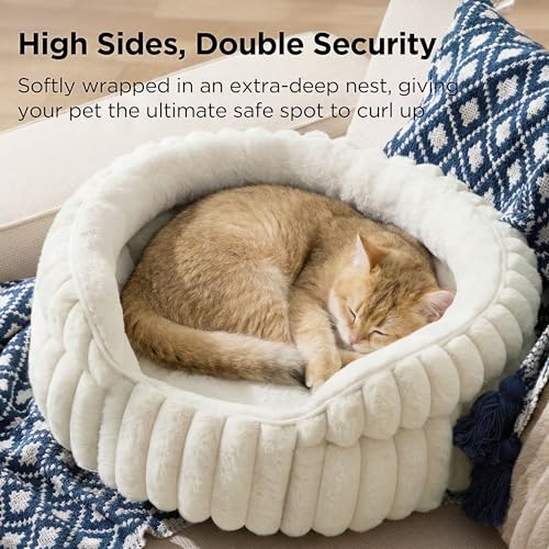 BEDSURE Flauschiges Katzenbett für Wohnungskatzen - 51 x 51 cm kleines rundes Katzenbett, waschbares Katzenbett für Kätzchen und Welpen mit Rutschfester Unterseite und abnehmbarem Kissen, weiß