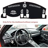 Dieses Armaturenbrettpolster besteht aus hochwertigem Polyester, hat ein schönes Aussehen und ein filigranes Design, das sich sehr gut für die Platzierung auf dem Armaturenbrett eignet.