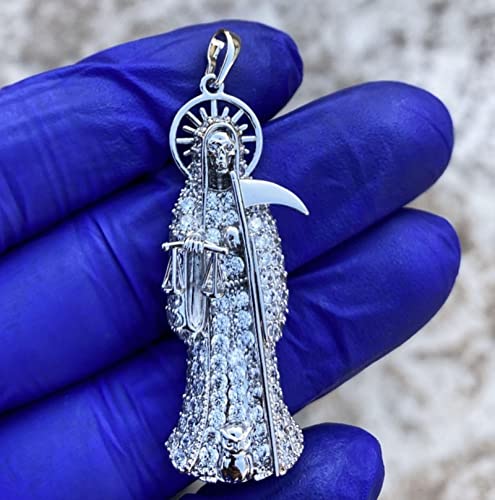 Pendentif Sainte Mort en or et zircone le bijou parfait pour briller en soirée hip hop