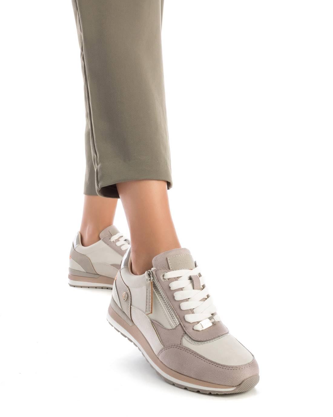 Refresh - Zapatilla Mujer Hielo - Calzado Cómodo y Versátil - Moda Casual - Modelo 17150305 (Talla