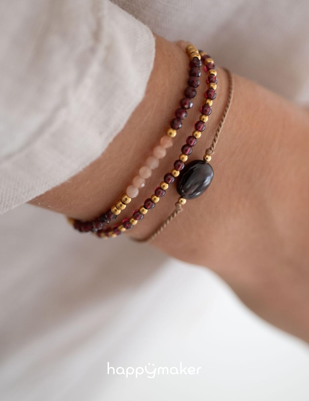 happymaker - Bracelet de pierres précieuses pour femmes, bracelet de perles de pierre de lune grenat et abricot avec acier inoxydable plaqué or, fait main, emballage cadeau