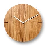 Puristische, modernes Design und gute Ablesbarkeit der Uhrzeit durch präzise Fräsungen der Stundenstriche.