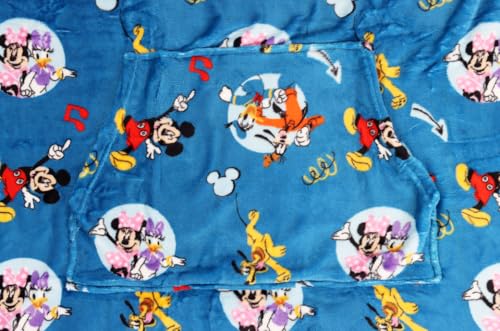 Jay Franco Manta portátil con capucha - Manta oversized de felpa ultra suave y acogedora con bolsillo, azul - Mickey Mouse, 34x38 - Adulto miniatura 3