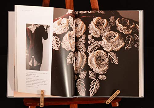 Catherine Walker : An Autobiography by the Private Couturier to Diana, Princess of Wales