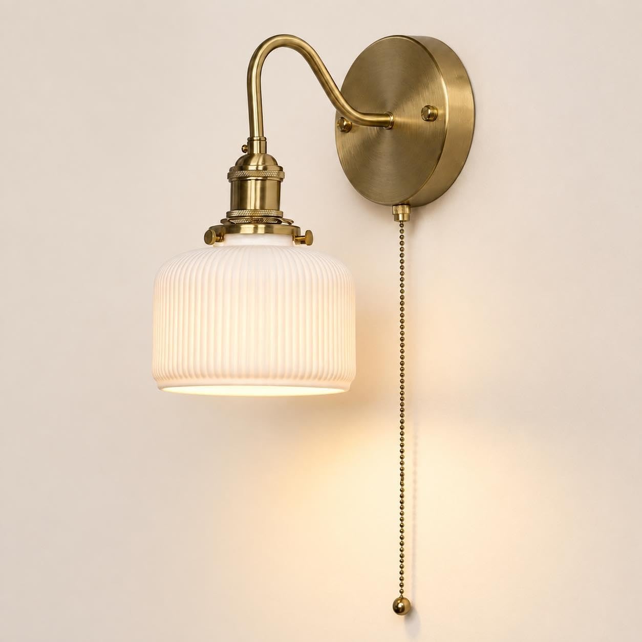Lampade da parete in ceramica a coste con interruttore a tirante | ottone | Lampada da lettura con montaggio a parete, Applique da parete for comodino, soggiorno, corridoio e mobiletto del bagno (oro)