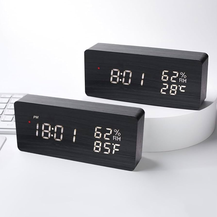 多機能目覚まし時計 　木目 LEDデジタル時計 Amazon.co.jp: 目覚まし時計 木目調 デジタル 置き時計 大音量