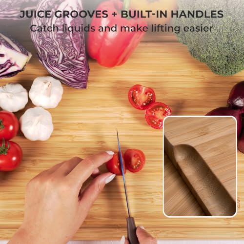 Chef's Vision Set de 3 Tablas de Cortar de Bambú, 0.8 Pulgadas de Grosor, Formato Rectangular con Manijas Integradas y Surcos para Jugos miniatura 5