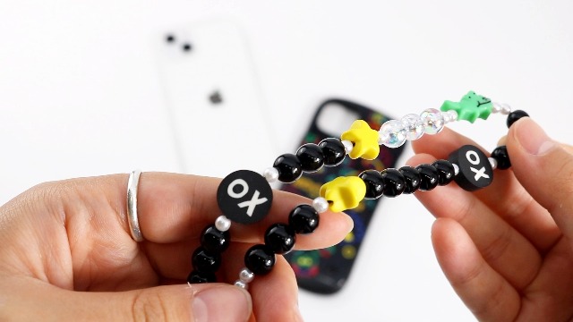 iFace Hello Kitty and Friends Beaded Wristlet Universal Phone