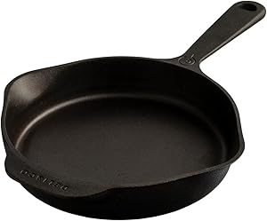 Frigideira de ferro Skillet 20cm, panela de ferro pré-curada com óleo vegetal. Ideal para todas as receitas, cozinha outdoor e churrasqueiras. Compatível com indução, gás e brasas.