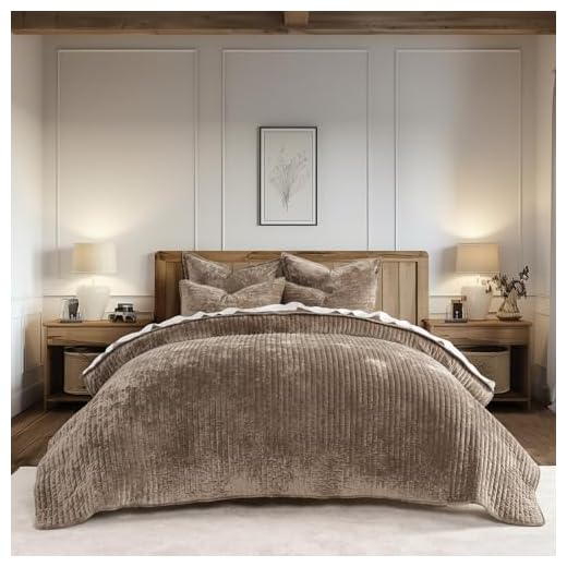 EVERGRACE Velvet Quilt Set Queen Size, Luxurious Soft Striped Channel Bedding Set, Lightweight Velvet Comforter for All Season, Oversized Bedspread Coverlet with 2 Matching Shams, Mocha Brown