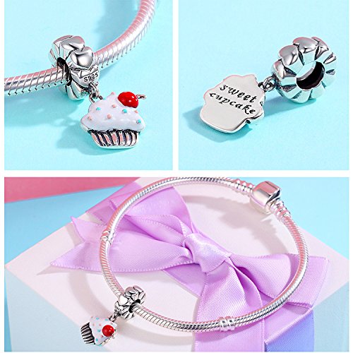 Ciondolo a forma di cupcake con panna e ciliegia