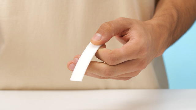 Strisce Adesive Command Per Appendere Quadri - 8 Coppie Medie E 8 Grandi - Senza Chiodi - Foto 9