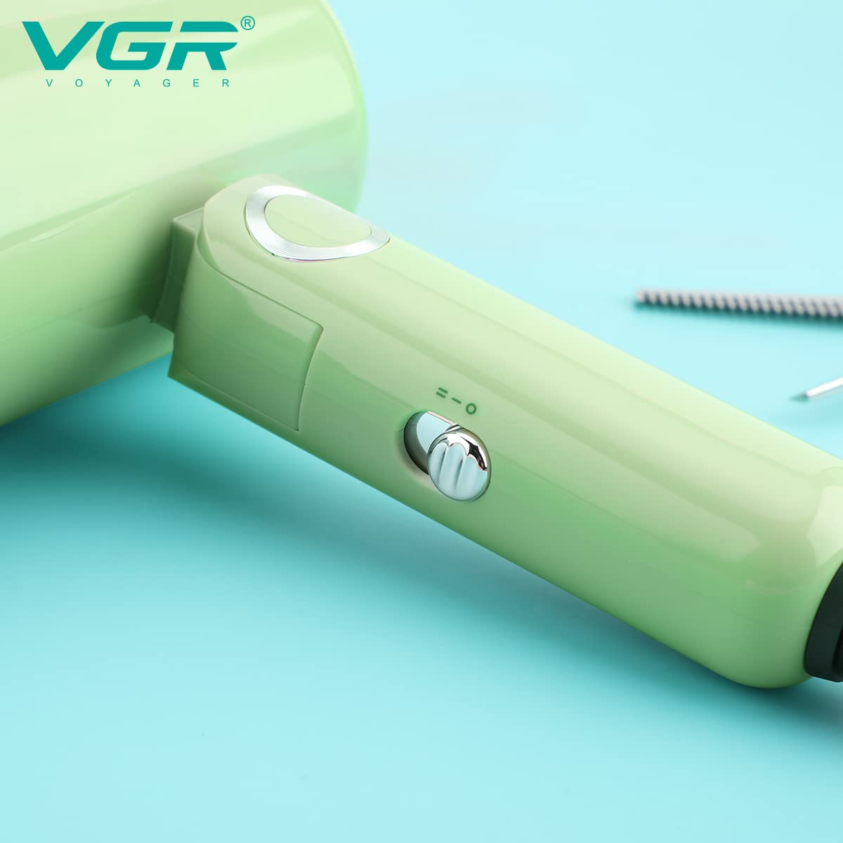 Close-up of the 2-speed setting switch on VGR V-421 Hair Dryer