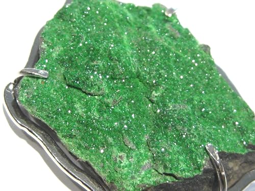 Pendentif Uvarovite vert et argent 925, une création d'exception