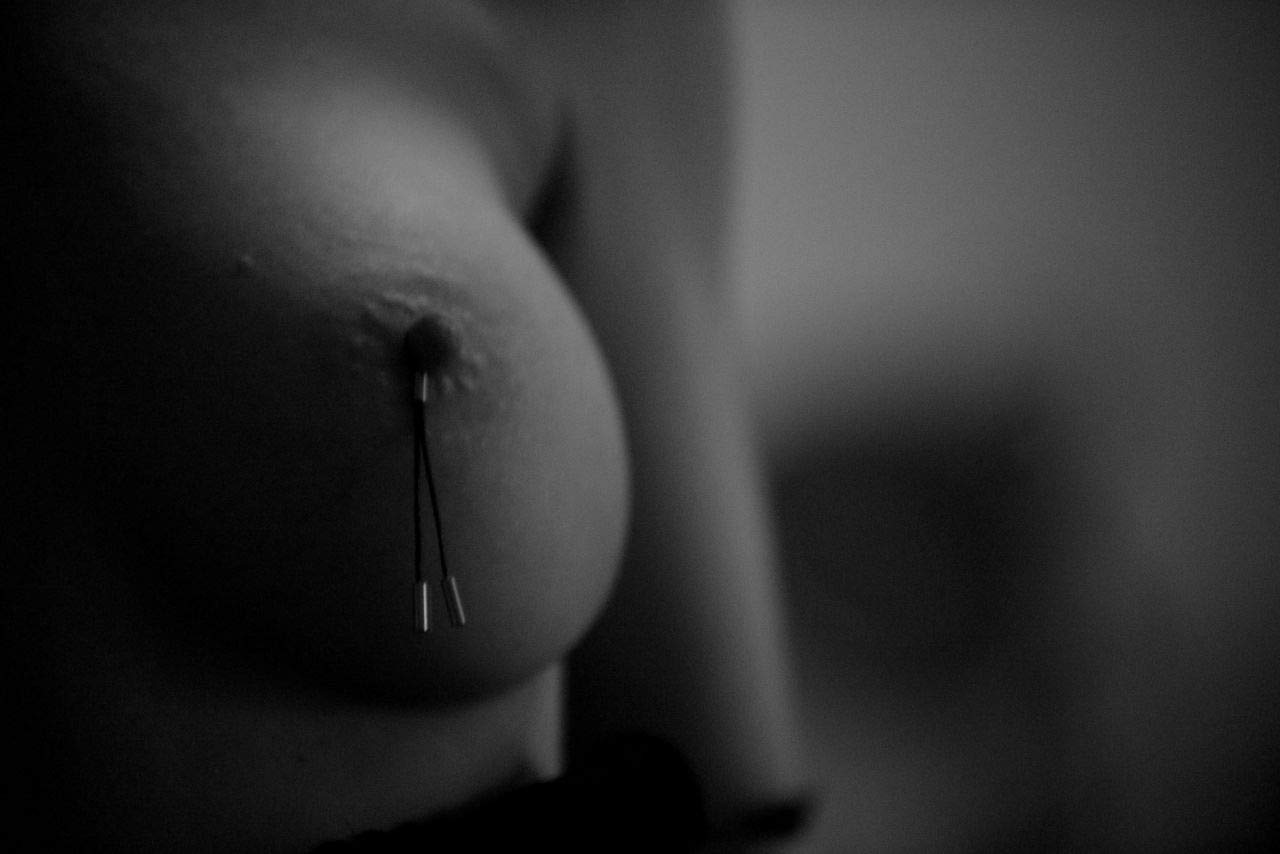 Crave - Leather Nipple Tassels - Ledernippelquasten, Sexspielzeug für Erwachsene, Schwarz/Silber