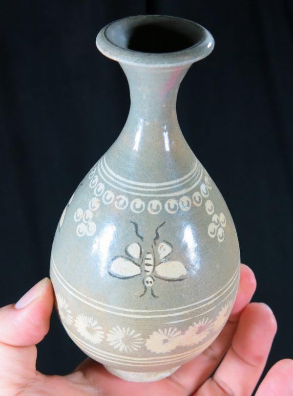 Amazon.co.jp: 粉青沙器蝶文様象嵌瓶李朝時代15世紀朝鮮半島