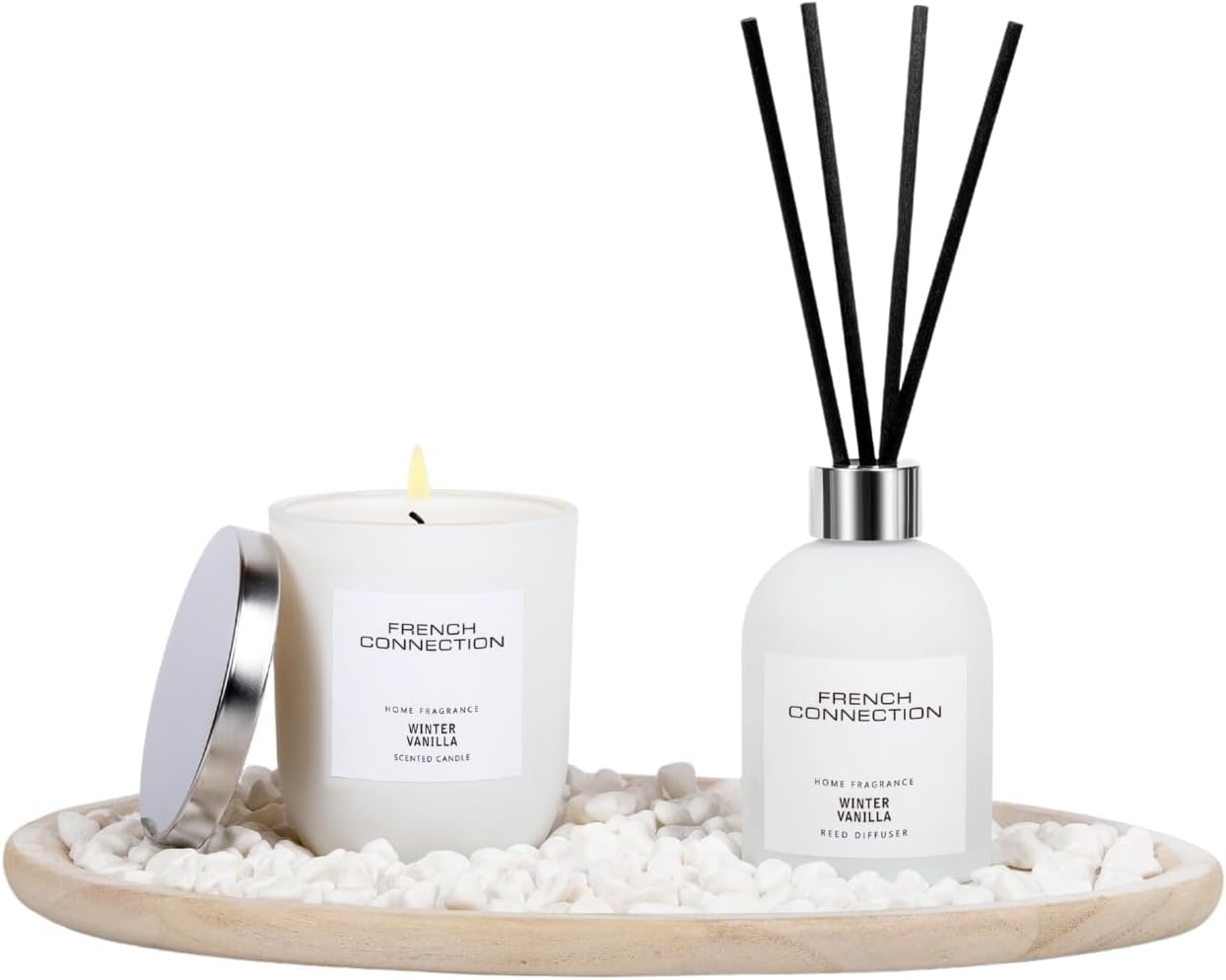 French Connection Set regalo di fragranze per la casa, candela profumata e diffusore a bastoncini con piatto in legno e ciottoli, set di lusso per aromaterapia, (vaniglia)