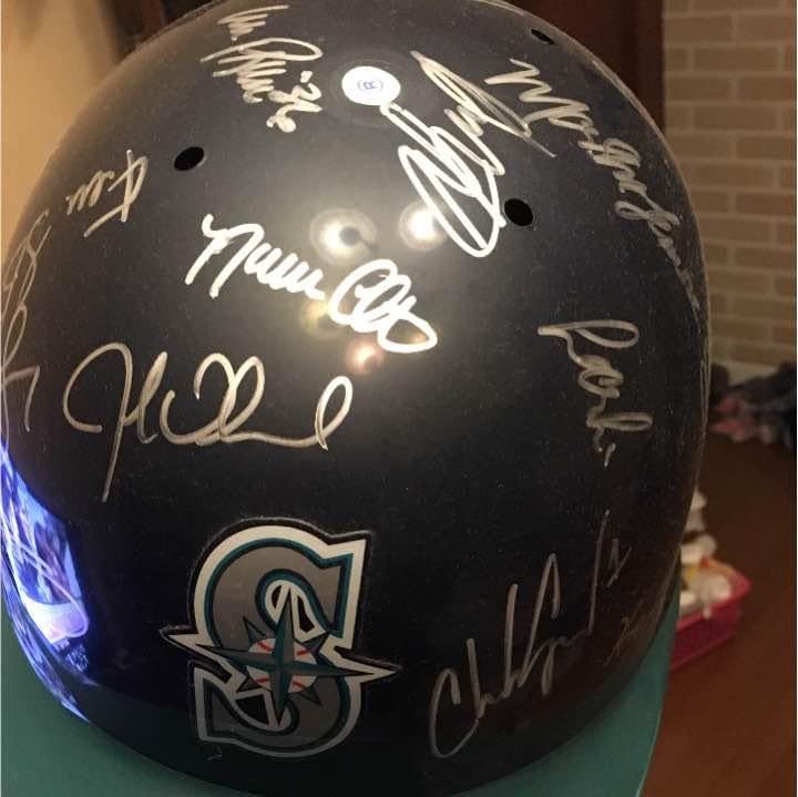 シアトル・マリナーズ2001年直筆サイン入りヘルメット Amazon.co.jp