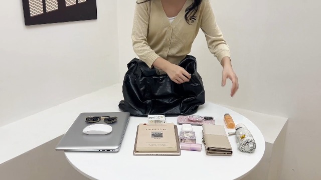 Bolsa Hobo grande vegana para mujer color blanco miniatura 7