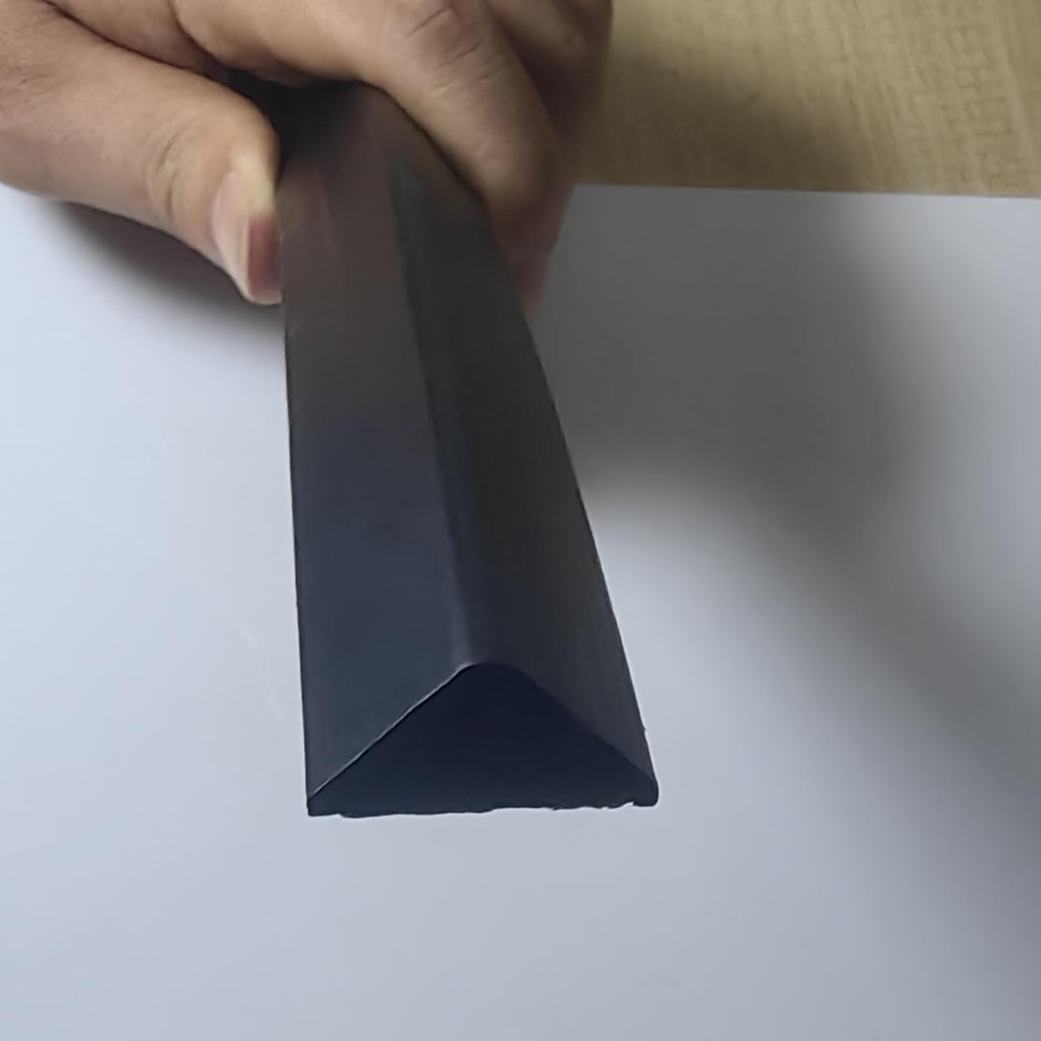Bariera wodna z gumy - wodoszczelne paski z gumy, czarne, 1,5 m, trójkątna wysokość 1,2 cm, z samoprzylepną tamą wodną, do kuchni płyty kuchennej
