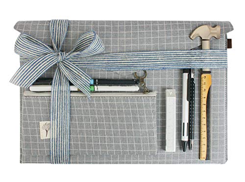 Preisvergleich Produktbild Emartbuy Cool Briefpapier Einzigartiges Geschenkset mit Dokumentenhalter Mäppchen Druckbleistift Gel Stift Kugelschreiber Lineal im Band - Kariertes Grau