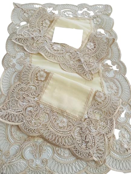 ✅DECORAZIONE: Ogni centrino è impreziosito da un'applicazione in pizzo macramè, che aggiunge un tocco di raffinatezza e romanticismo a qualsiasi ambiente.