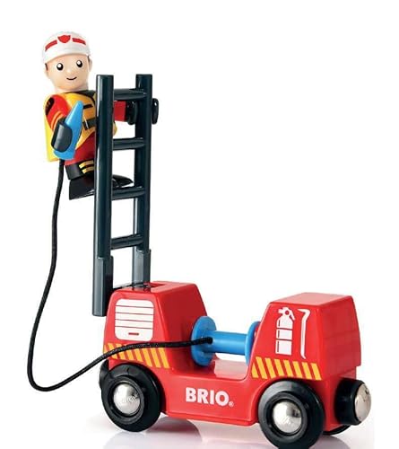 BRIO World 33815 Feuerwehr-Set - Holzeisenbahn-Set inklusive Feuerwehr-Auto mit Licht und Sound - Empfohlen für Kinder ab 3 Jahren
