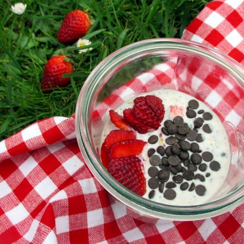 Overnight oats con fragole e cioccolato