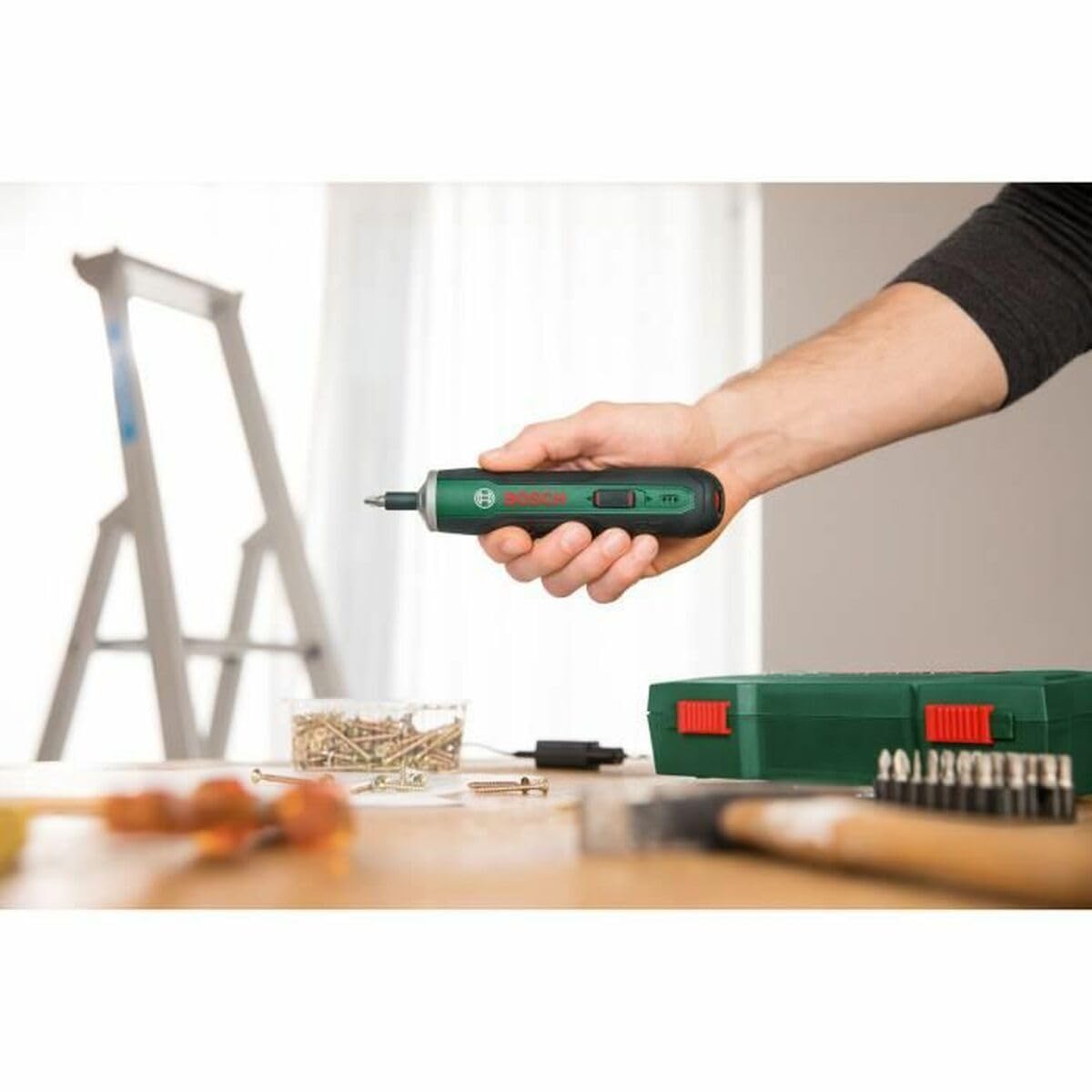 Bosch atornillador a batería PushDrive (3,6 V, 32 puntas de atornillar, caja de almacenamiento)