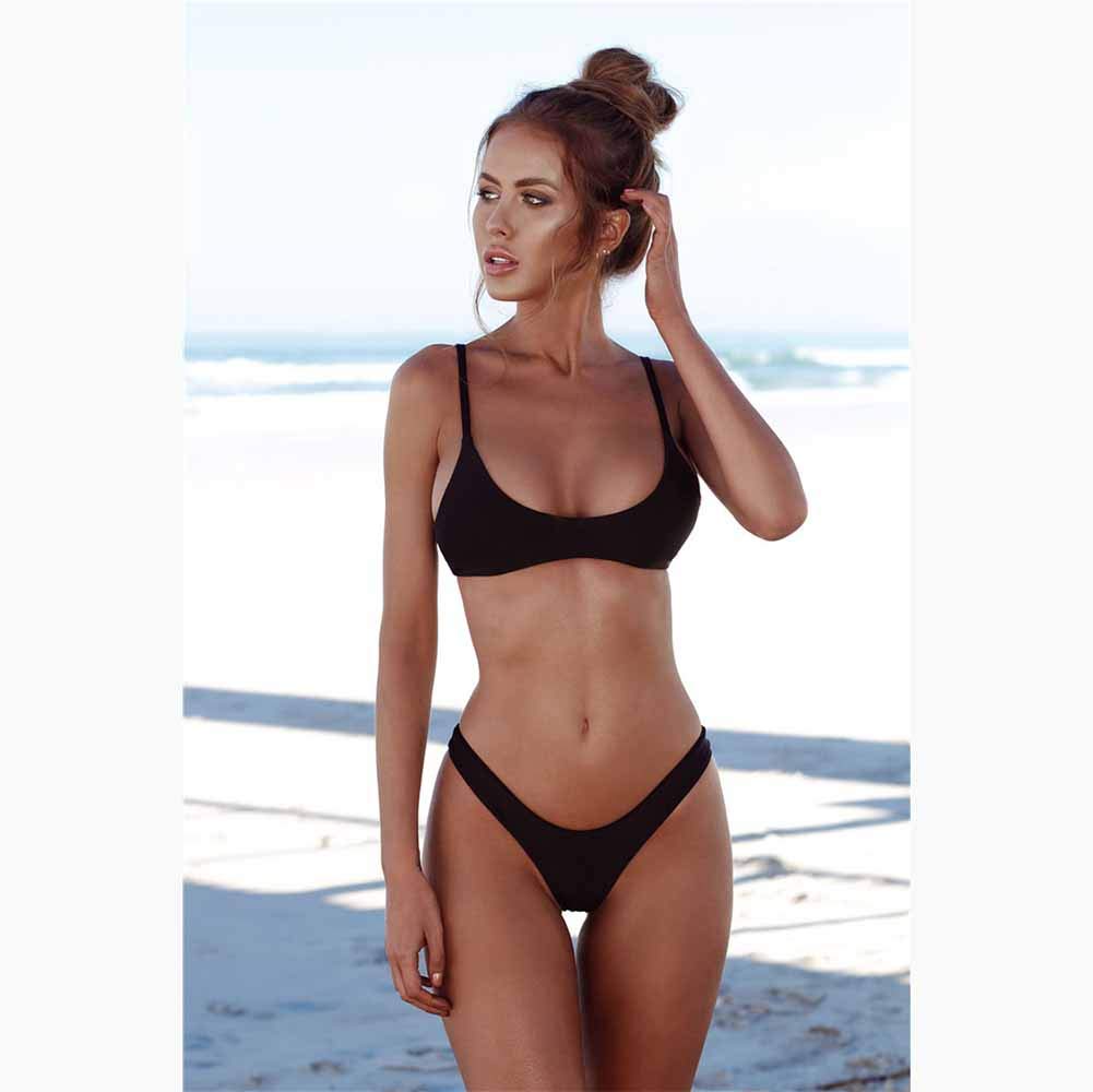 swimsuits that look good on flat chests