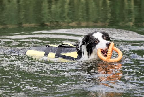 TRIXIE Hunde-Schwimmweste M: 45 cm (bis 30 kg) neon-gelb – schnell trocknende Rettungsweste Hund mit Rettungsgriff für mehr Sicherheit bei Wasseraktivitäten wie Bootsausflüge & SUB - 30127