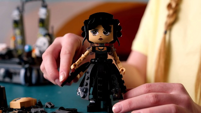 Amazon.co.jp: Lego 76780 Wednesday Adams Figure, Hand, Nevermore